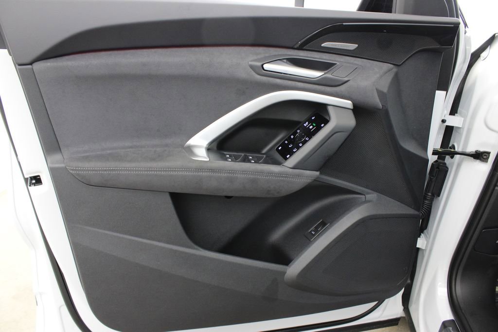 New 2025 Audi SQ5 Prestige image 17