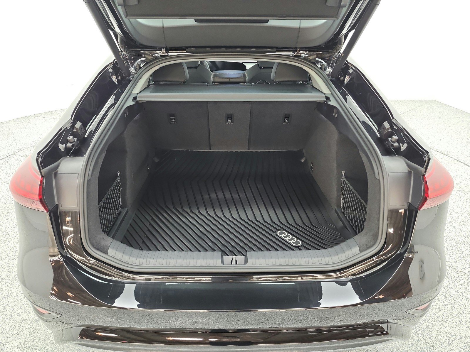Used 2025 Audi A6 e-tron Premium Plus w/ Premium Plus RWD image 20