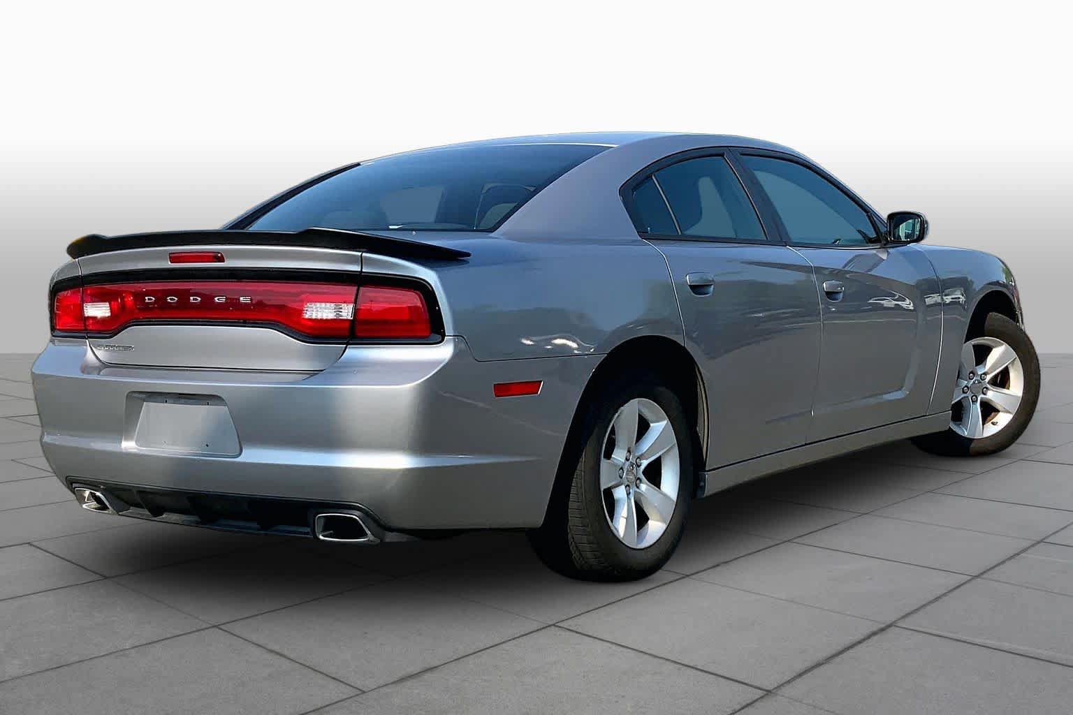 Used 2014 Dodge Charger SE RWD image 13