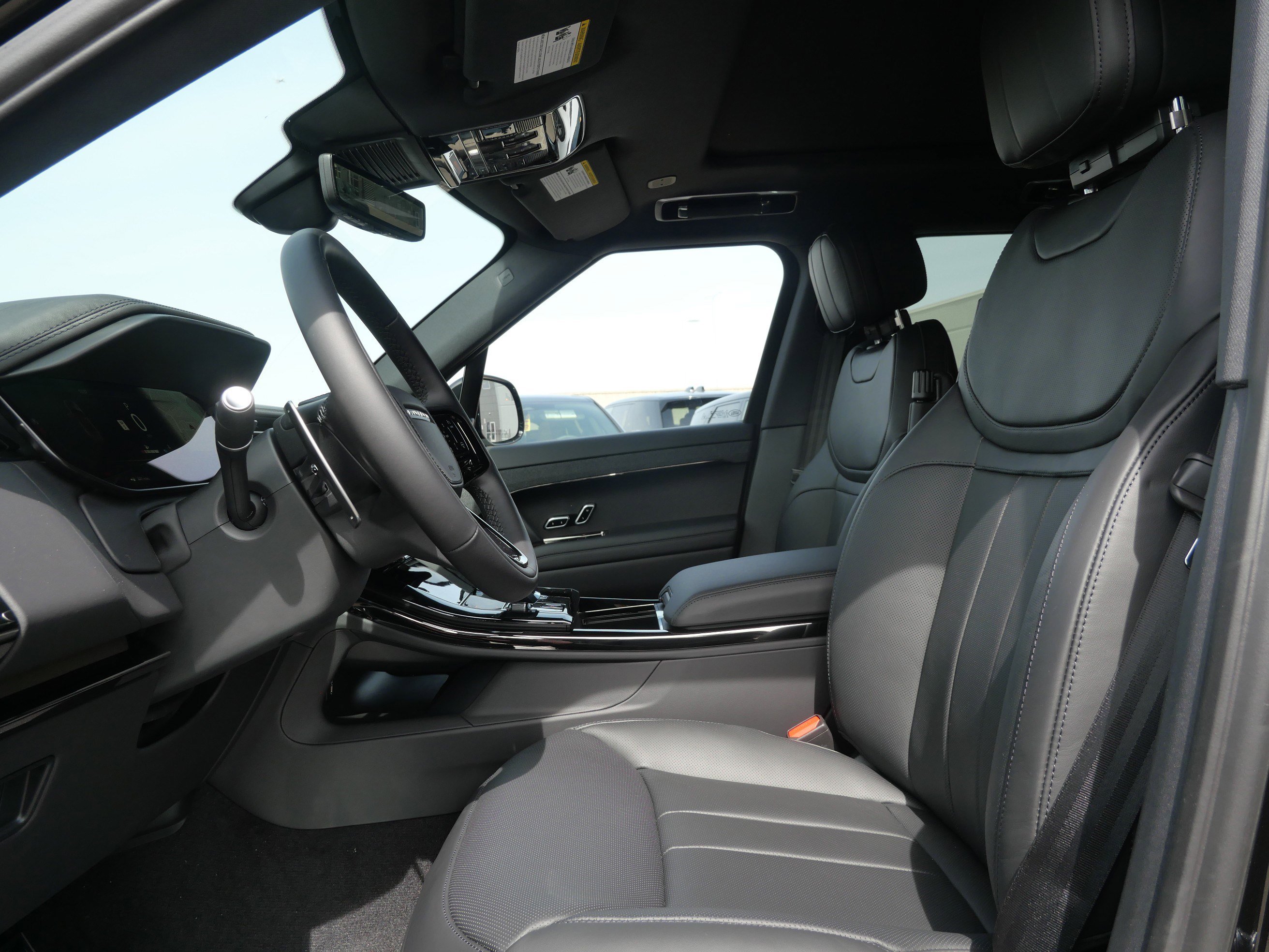 New 2026 Land Rover Range Rover Sport Dynamic SE AWD/4WD image 3