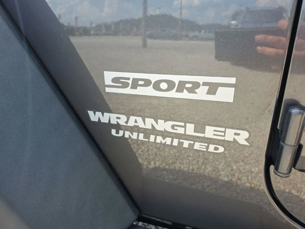 Used 2017 Jeep Wrangler Unlimited Sport w/ Quick Order Package 24S AWD/4WD image 10