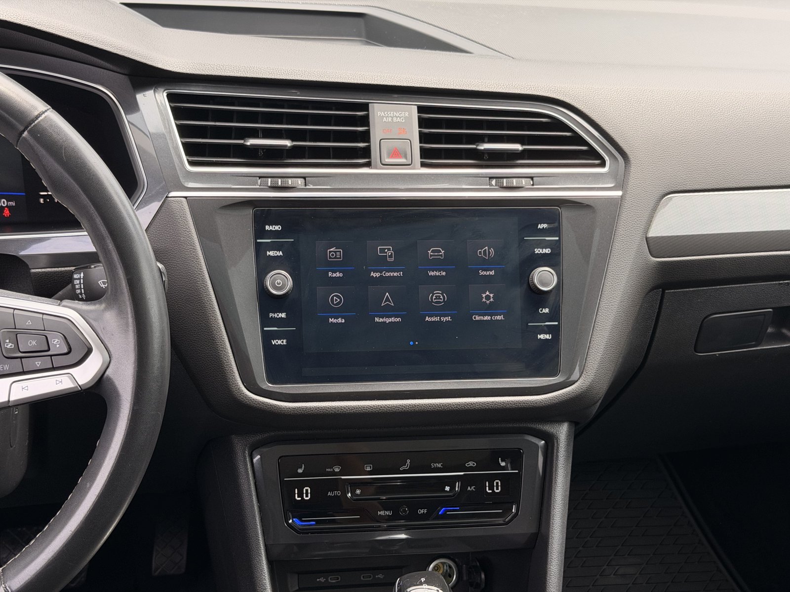 Used 2022 Volkswagen Tiguan SE FWD image 32