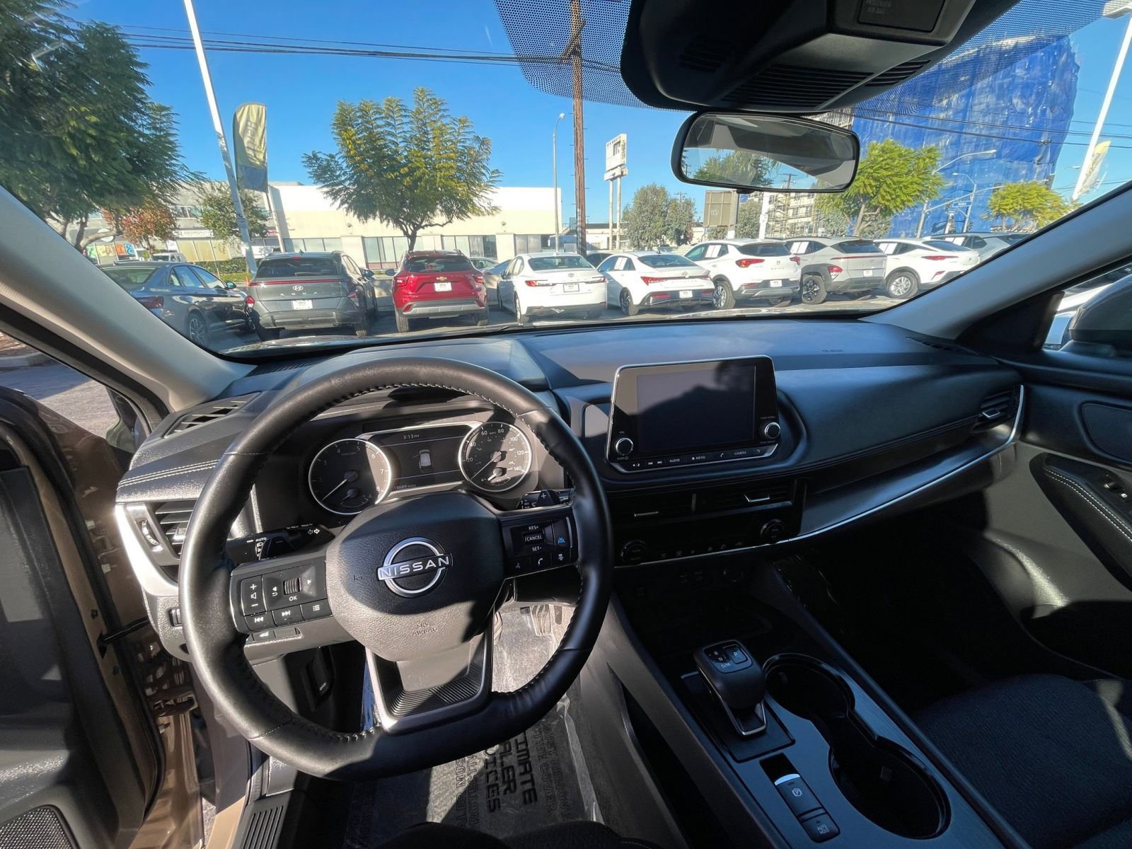 Used 2025 Nissan Rogue SV image 33