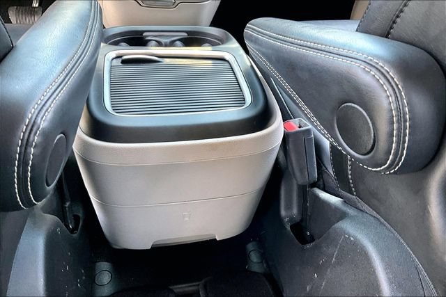 Used 2023 Chrysler Pacifica Touring-L FWD image 10