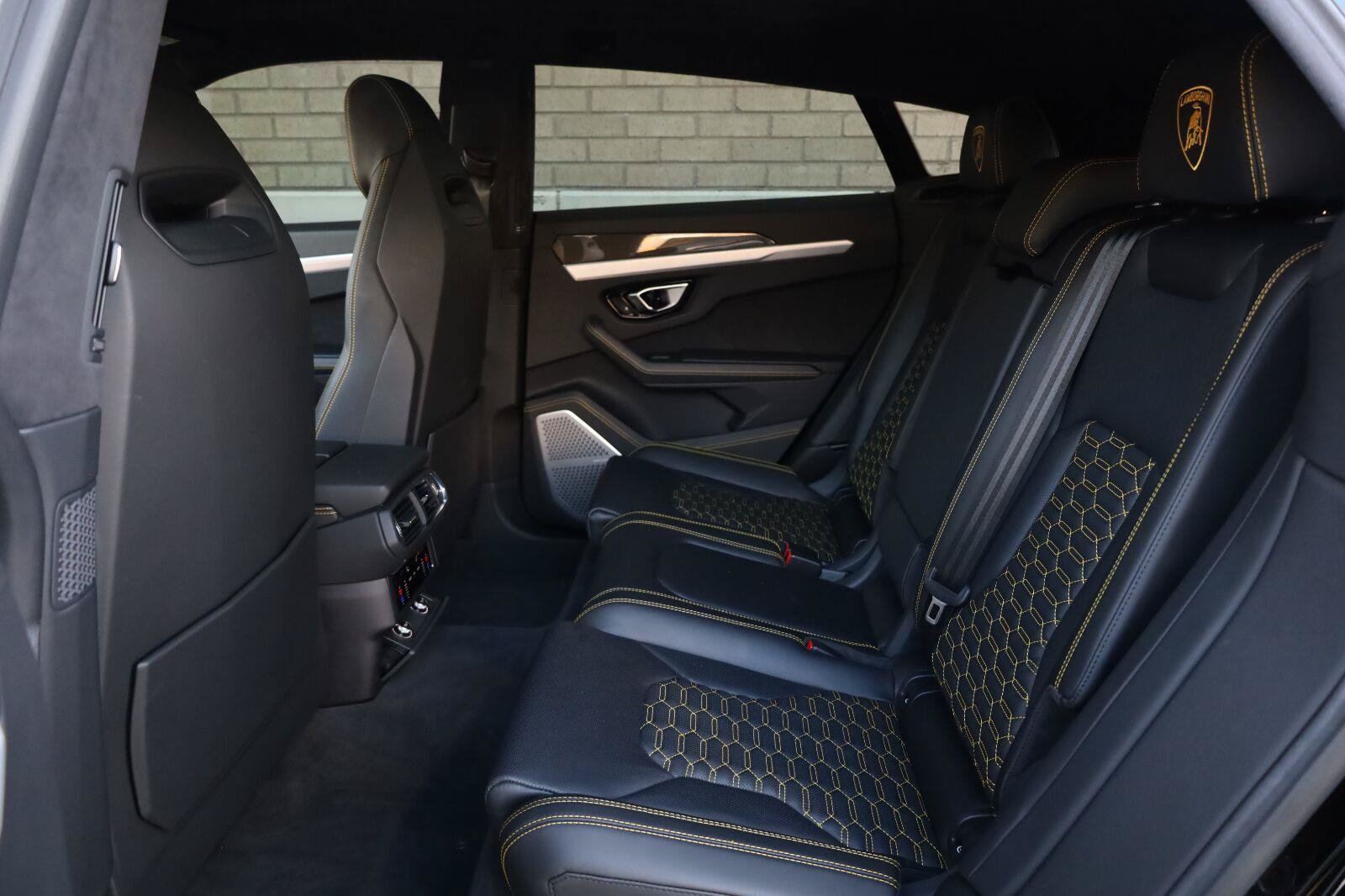 Used 2021 Lamborghini Urus AWD/4WD image 31