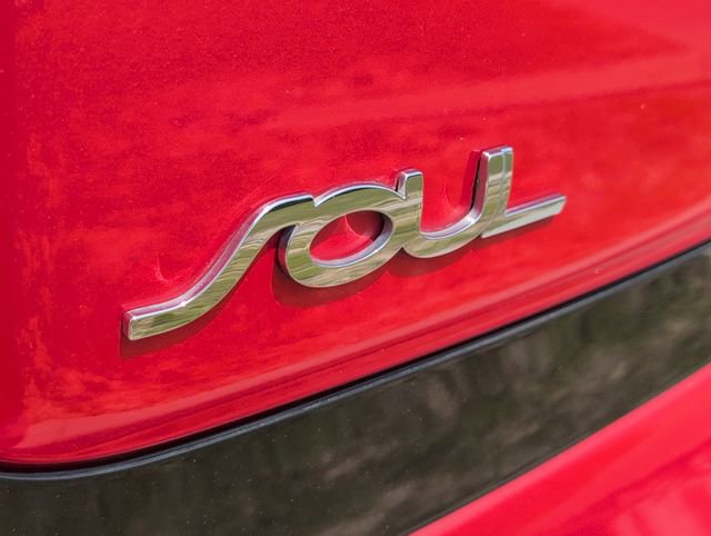 Used 2016 Kia Soul + FWD image 10