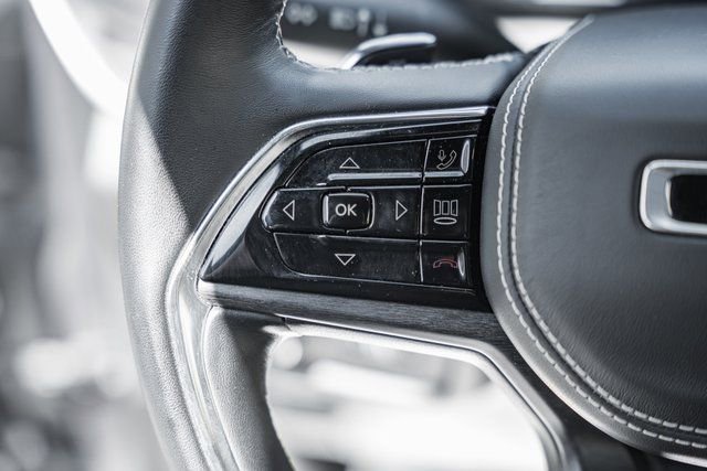 Used 2022 Jeep Grand Cherokee Overland w/ Luxury Tech Group IV image 34