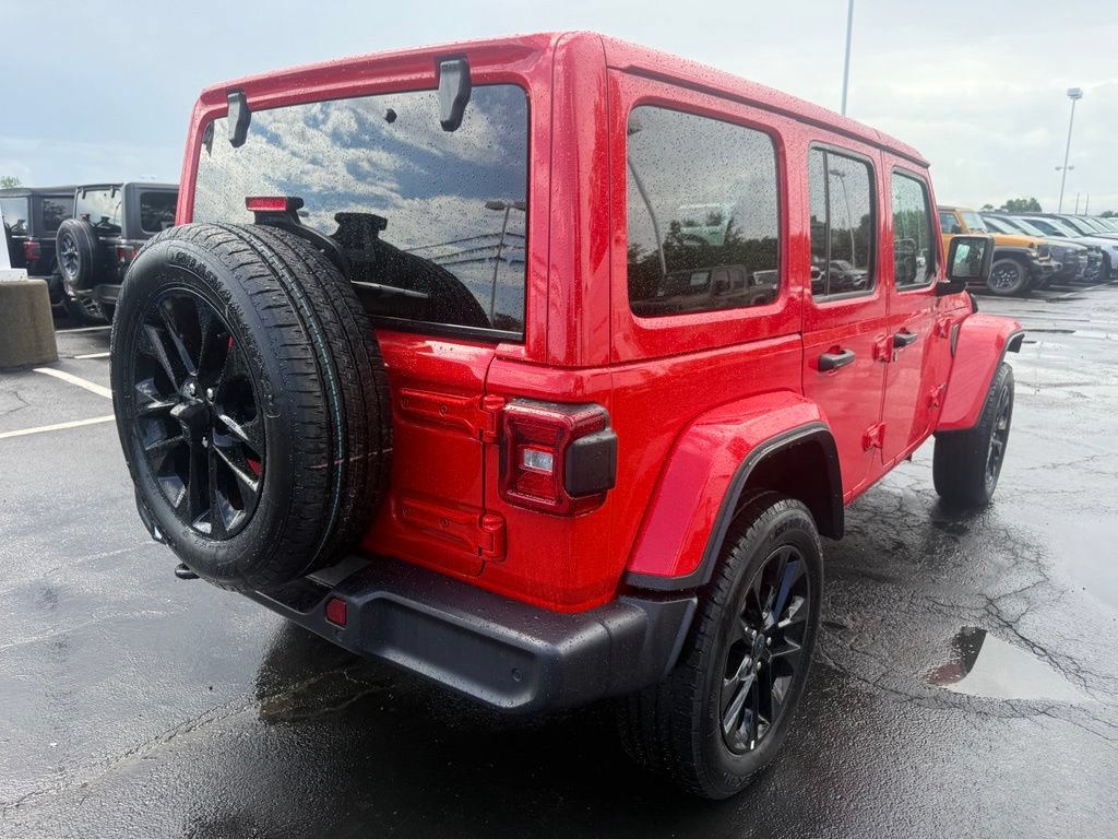 Used 2025 Jeep Wrangler Unlimited Sahara w/ Safety Group AWD/4WD image 3