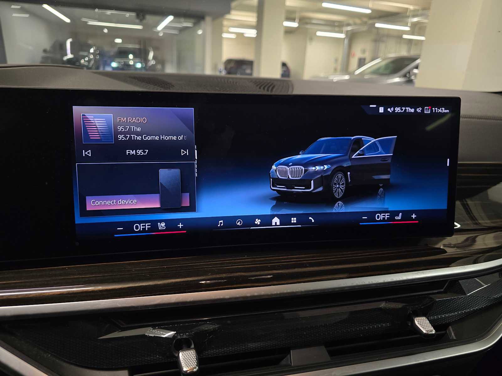 Used 2025 BMW X5 xDrive50e image 28