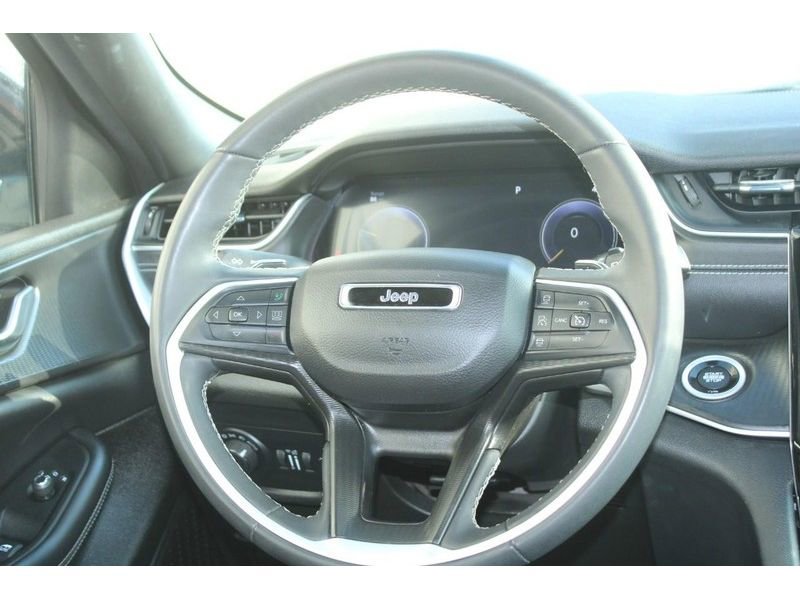 Used 2023 Jeep Grand Cherokee Altitude AWD/4WD image 16