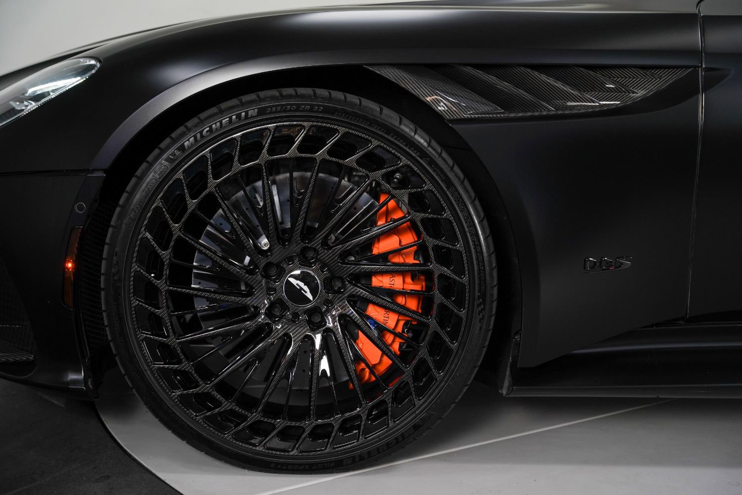 Used 2022 Aston Martin DBS Superleggera Volante RWD image 17