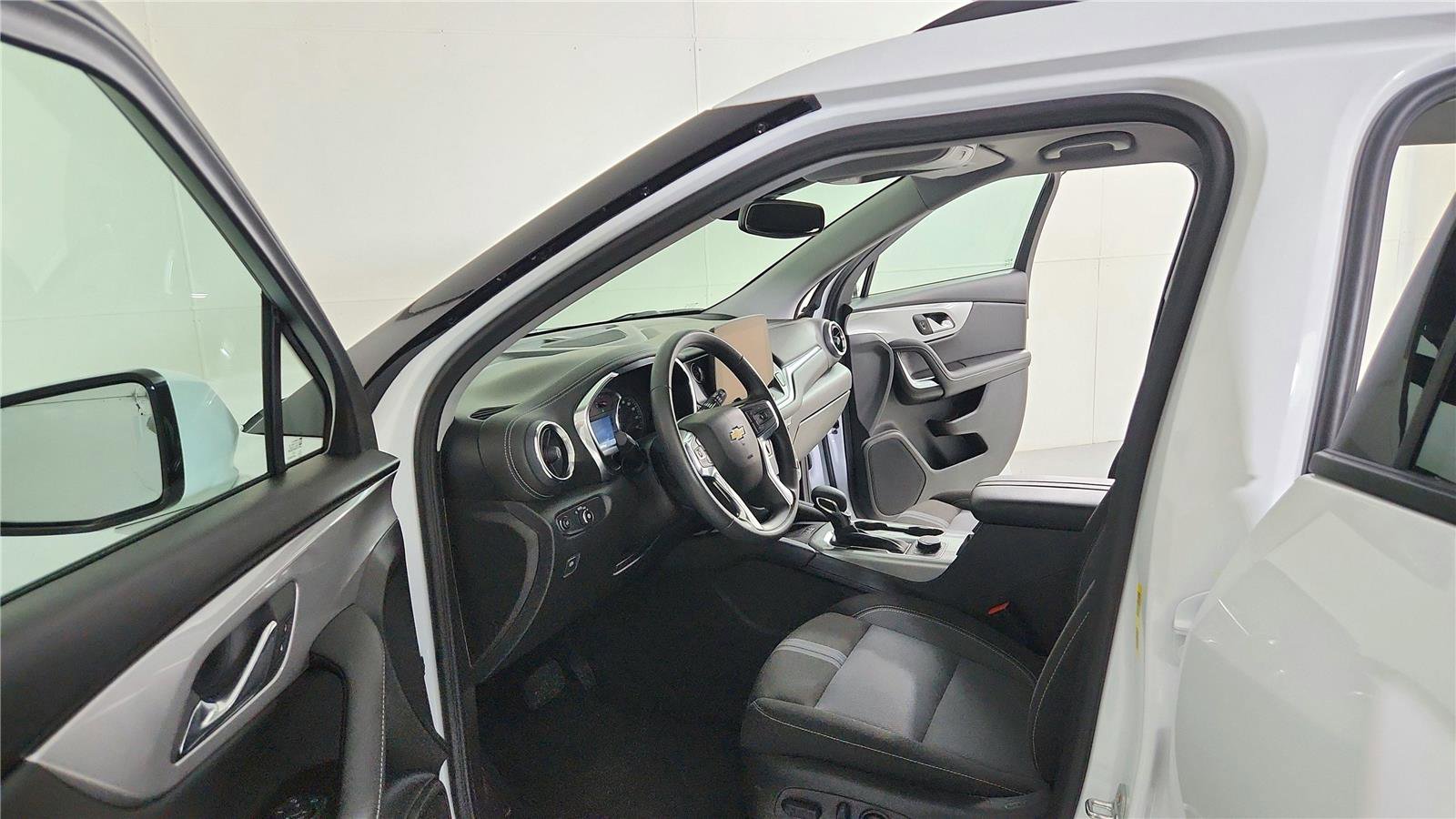 Used 2025 Chevrolet Blazer LT w/ Convenience Package AWD/4WD image 9