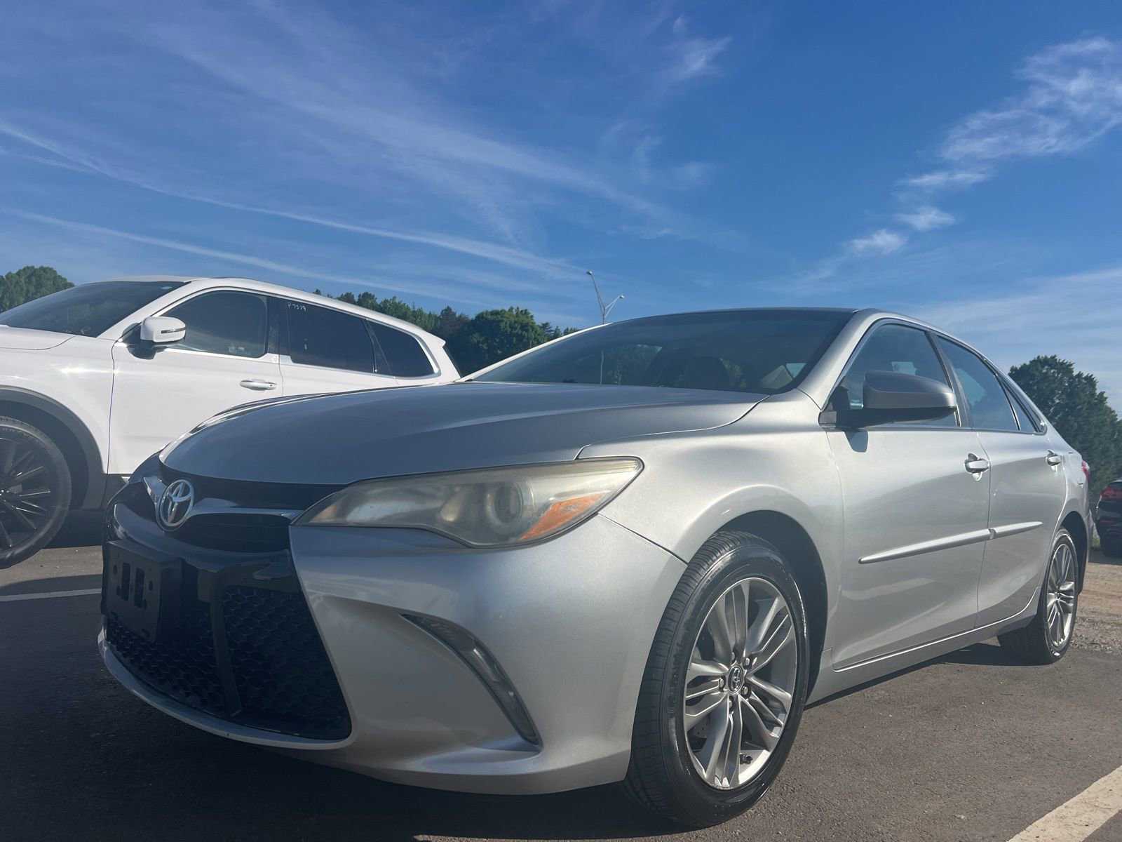Used 2016 Toyota Camry SE w/ Moonroof Package image 1