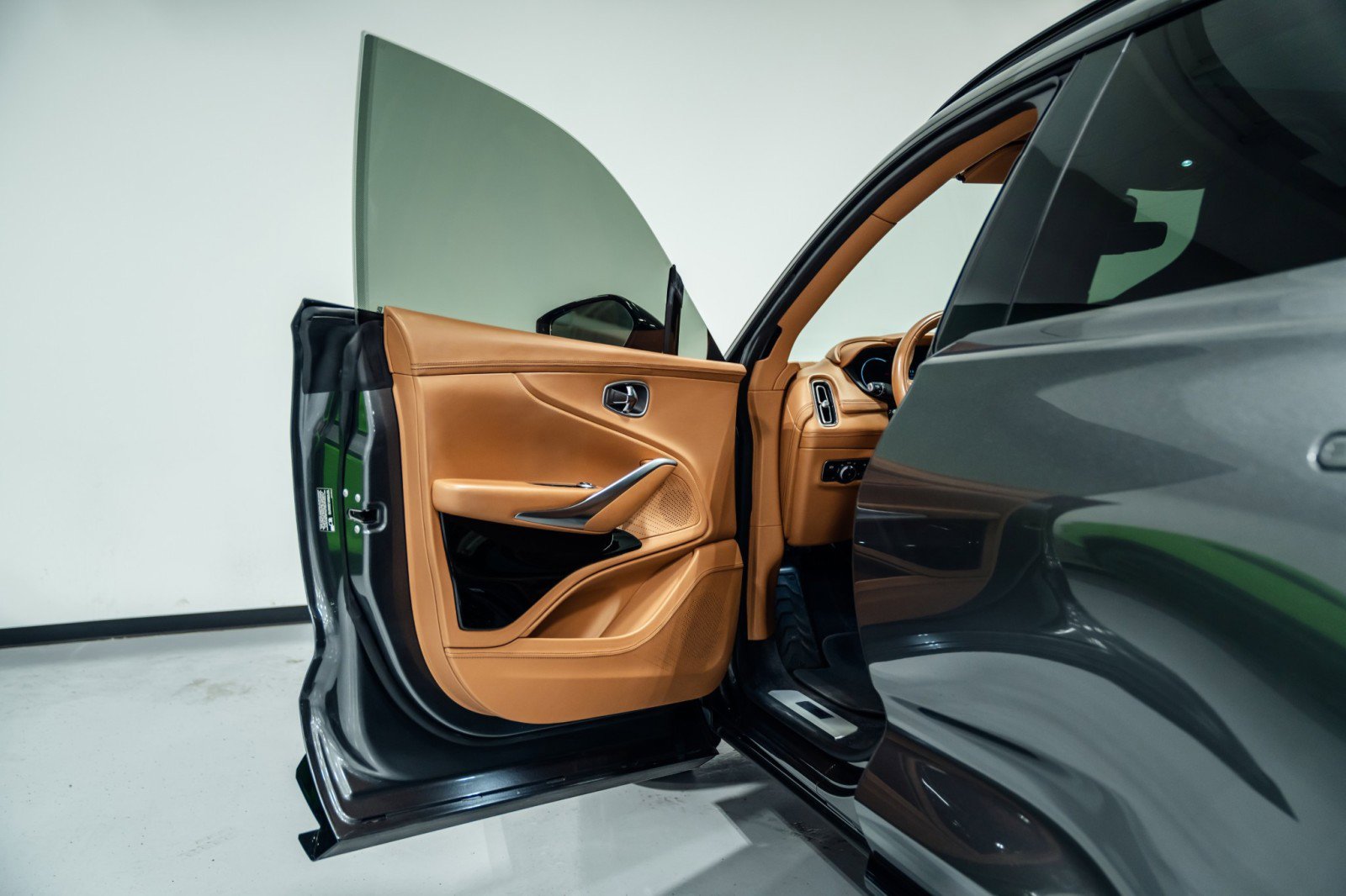 Used 2023 Aston Martin DBX 707 image 30