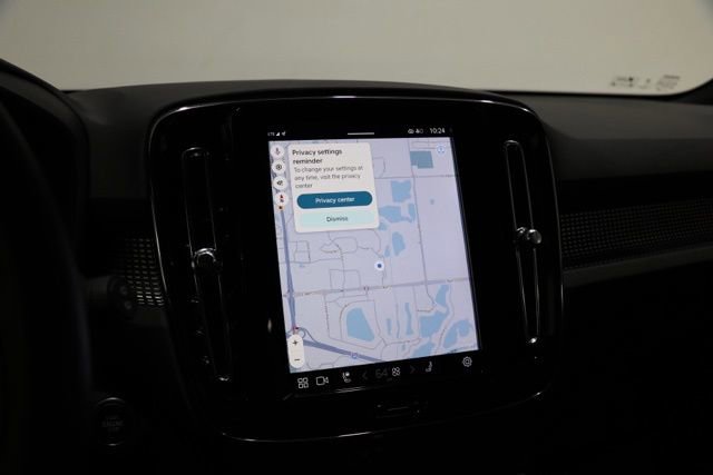 Used 2025 Volvo XC40 B5 Plus AWD/4WD image 24