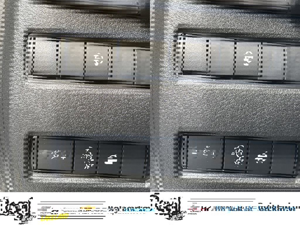 Used 2025 Nissan Rogue SV image 31