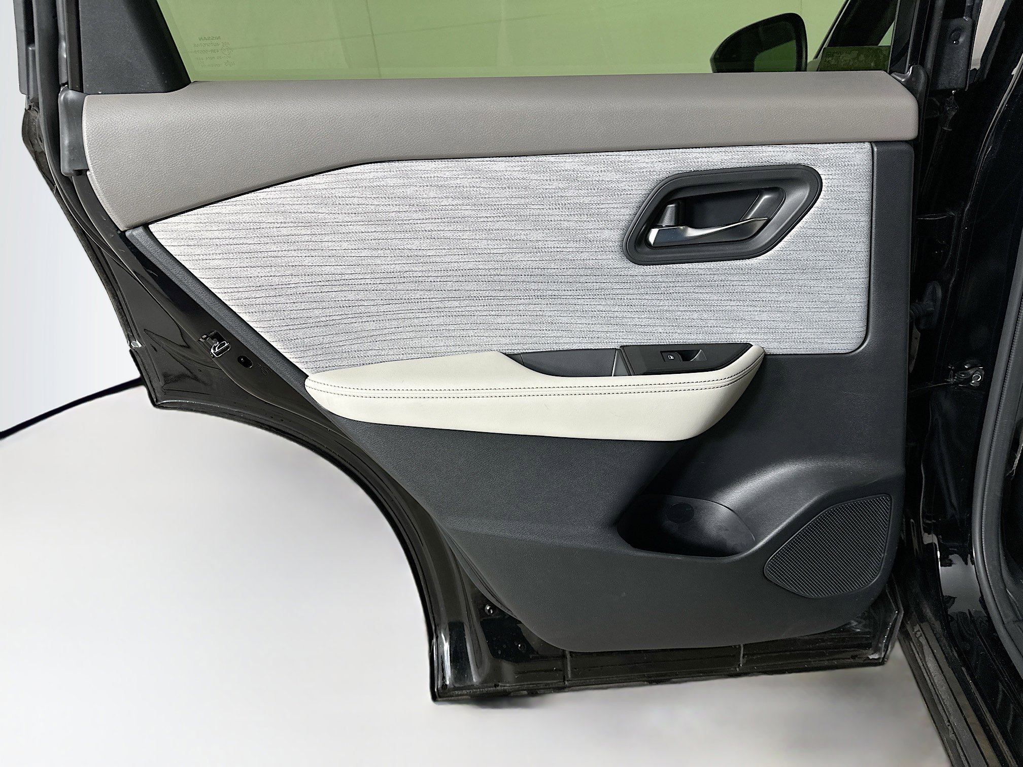 Used 2023 Nissan Rogue SV image 25