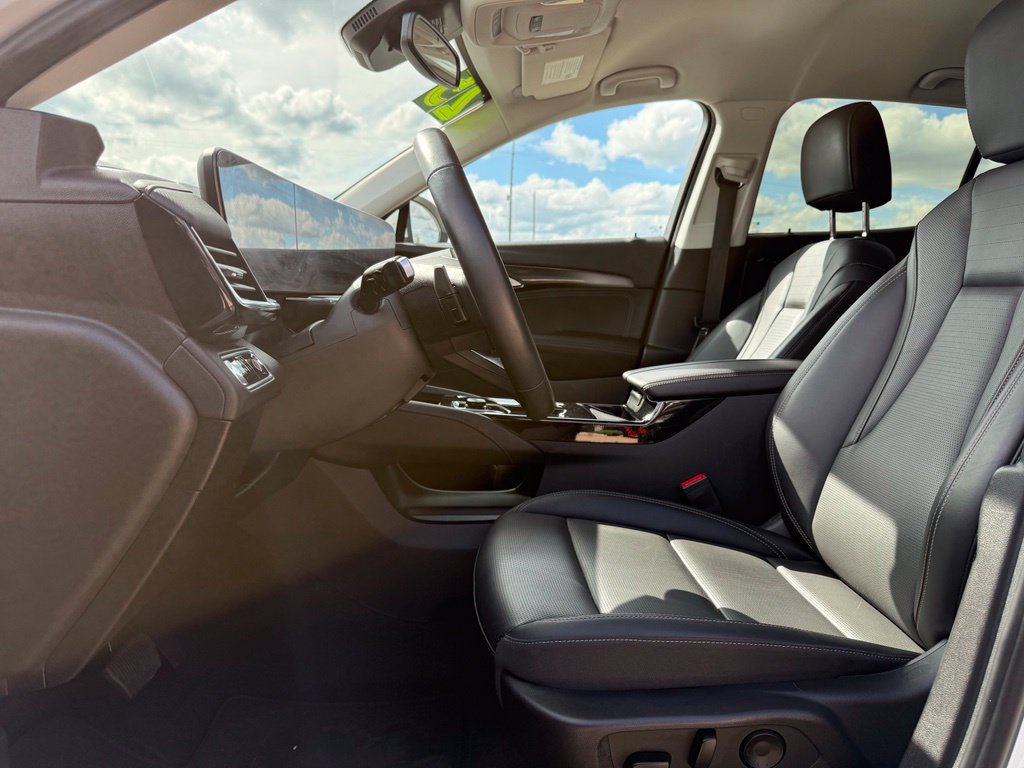 Used 2025 Buick Envision Preferred AWD/4WD image 18