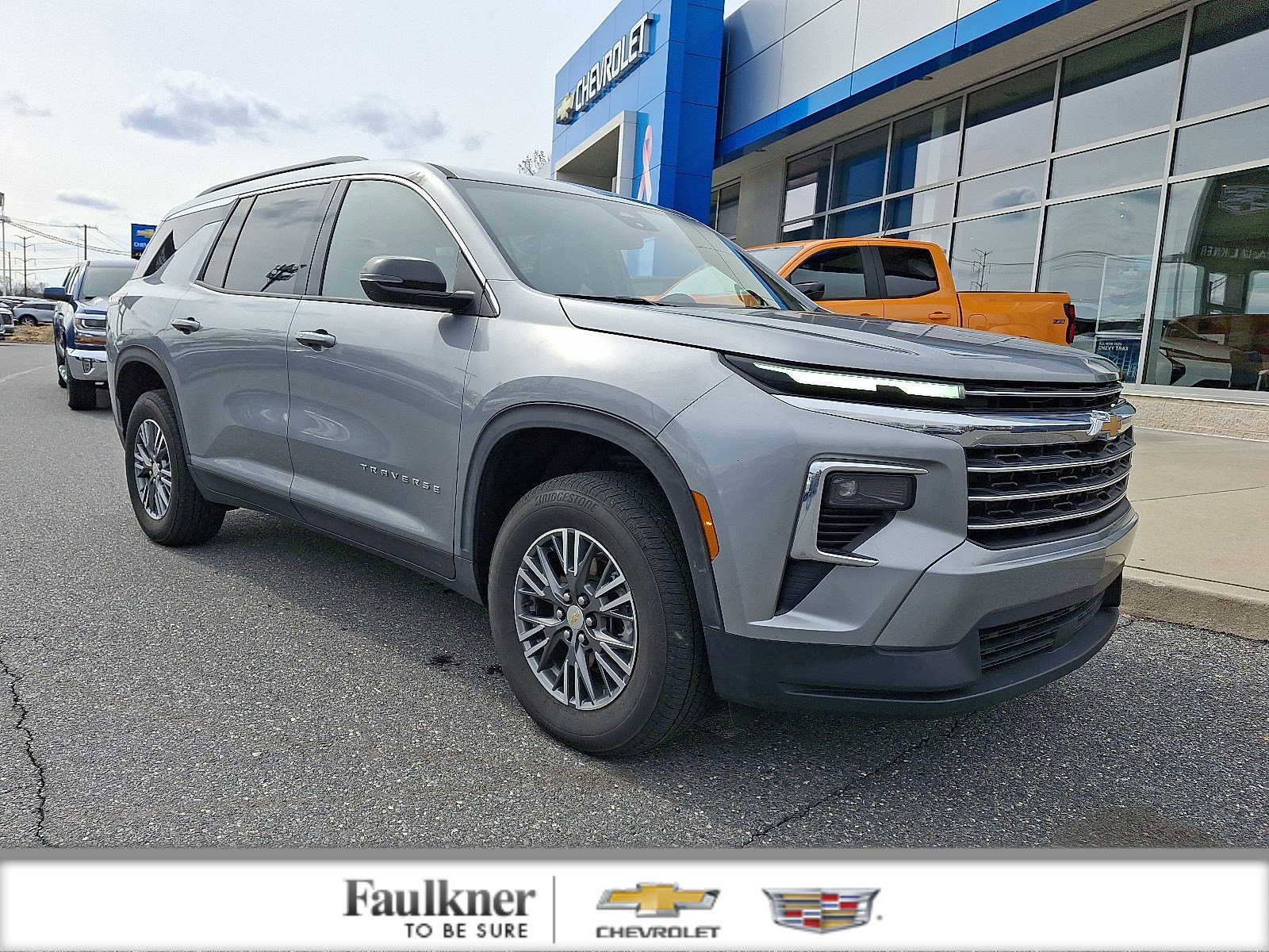 Certified 2025 Chevrolet Traverse LT image 1