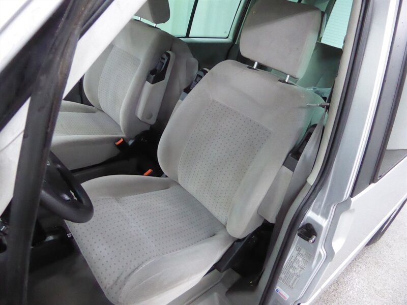 Used 2002 Volkswagen Eurovan MV FWD image 14