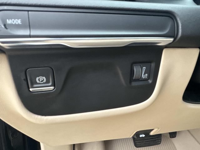 Used 2021 Cadillac Escalade Premium Luxury RWD image 36
