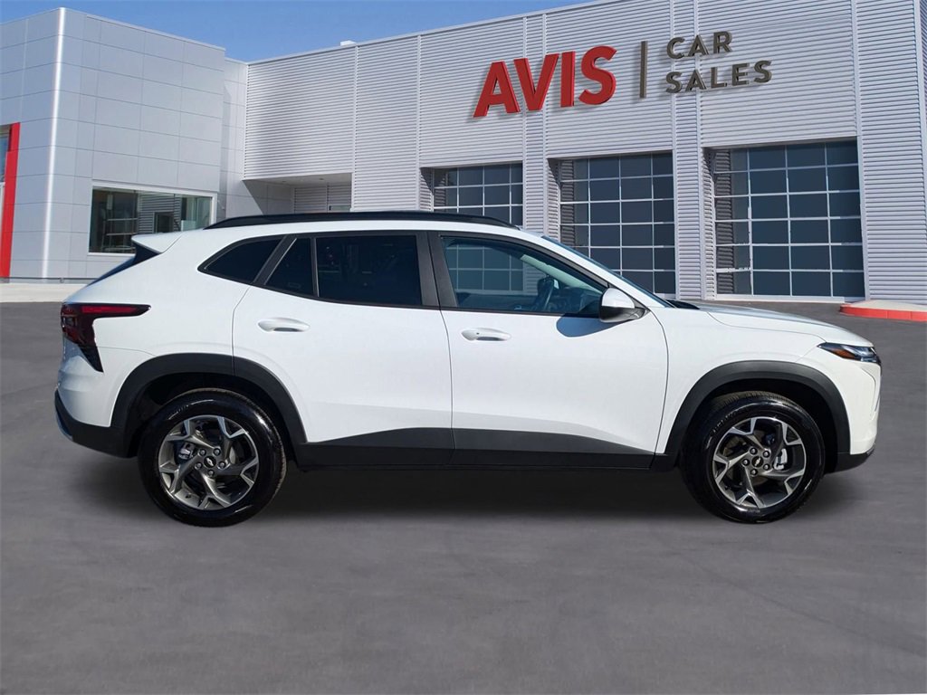 Used 2025 Chevrolet Trax LT w/ LT Convenience Package image 5