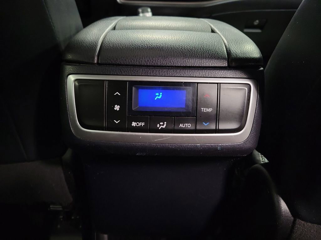 Used 2015 Toyota Highlander XLE image 28