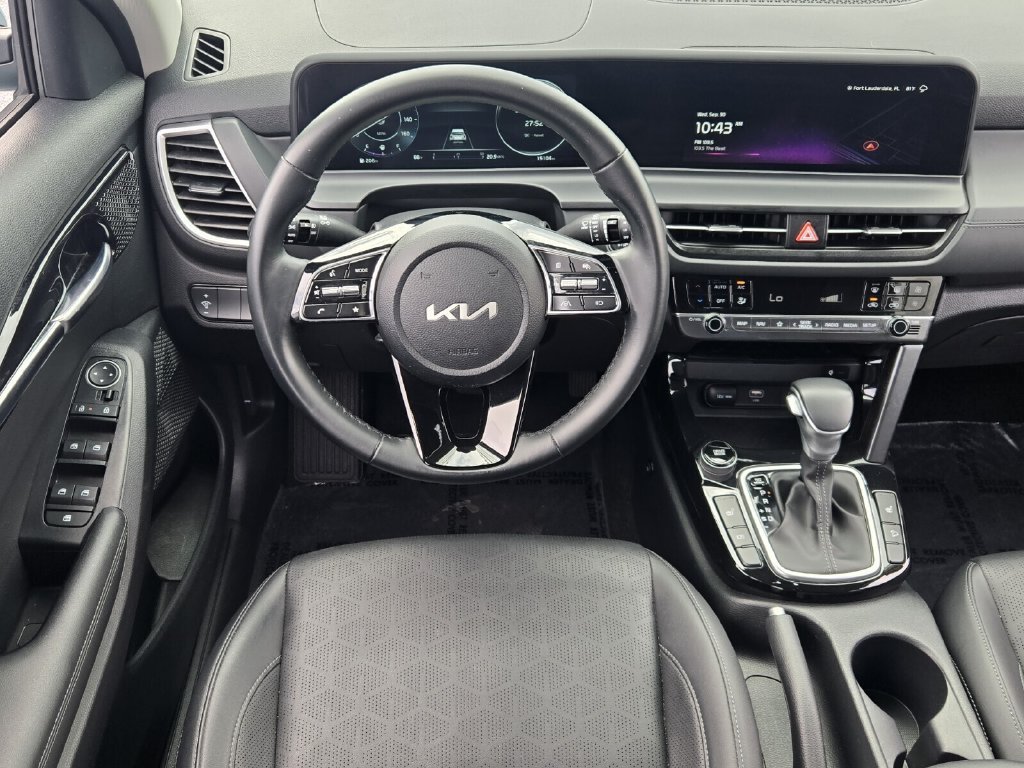 Used 2024 Kia Seltos EX FWD image 12
