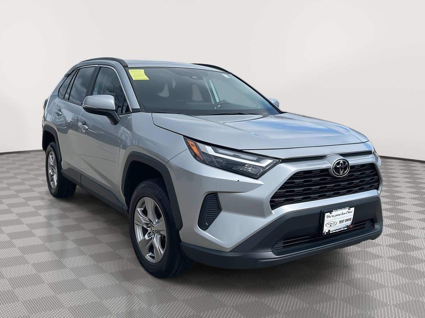 Used 2025 Toyota RAV4 XLE AWD/4WD image 3