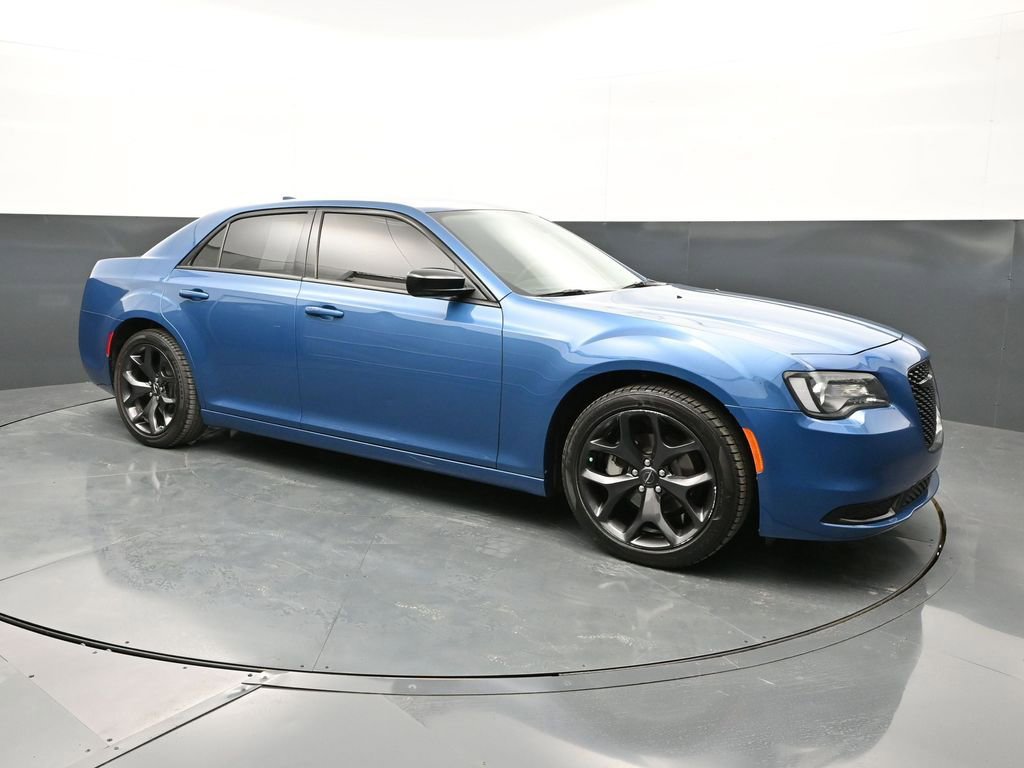 Used 2023 Chrysler 300 Touring w/ Sport Appearance Package image 5