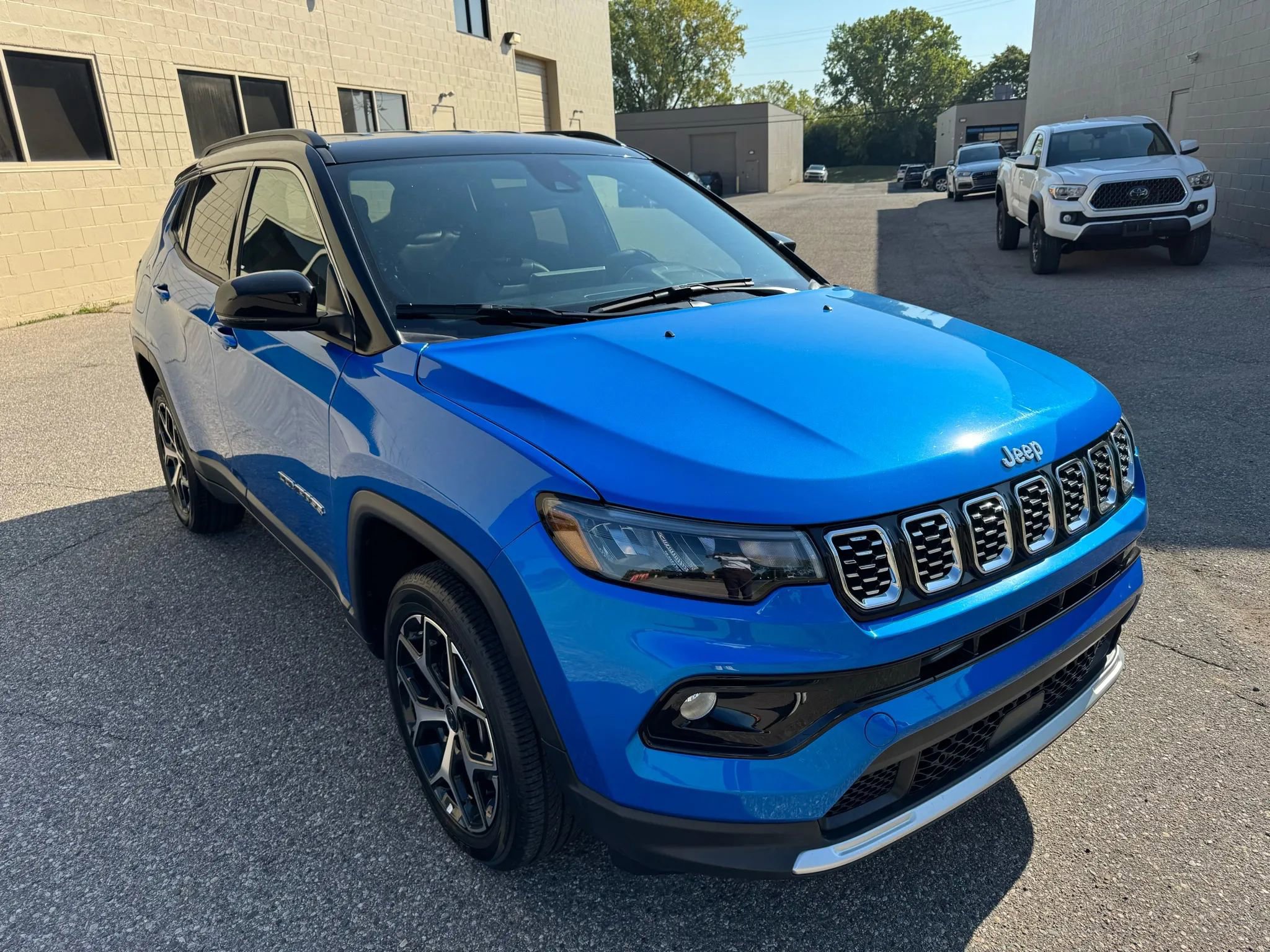 Used 2025 Jeep Compass Limited image 13