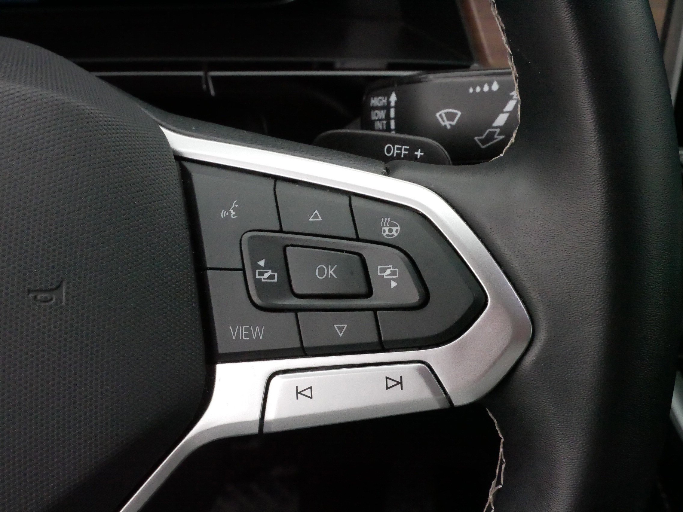 Certified 2024 Volkswagen Atlas SE image 25