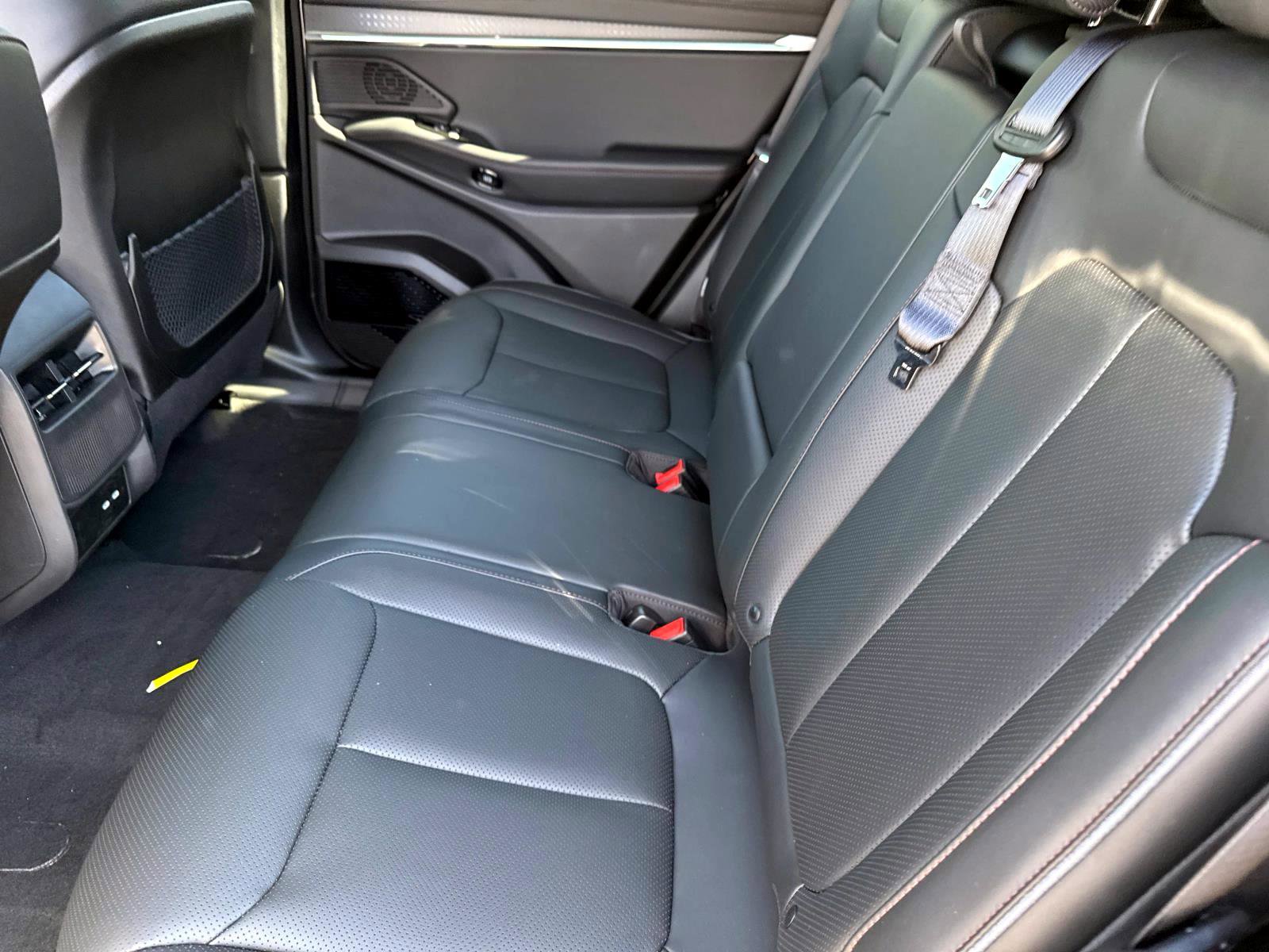 Used 2025 Jeep Wagoneer Limited image 11