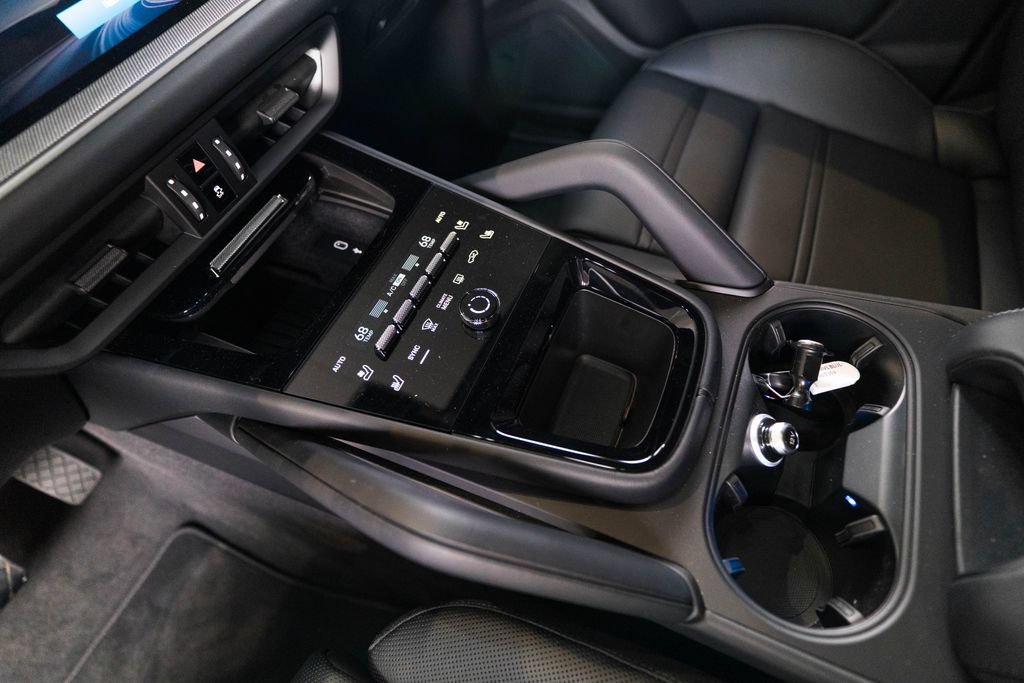 New 2026 Porsche Cayenne AWD/4WD image 23