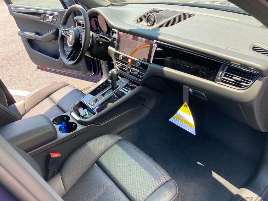 Used 2024 Porsche Macan image 24