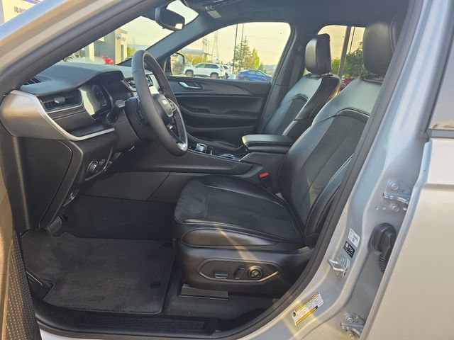 Used 2024 Jeep Grand Cherokee Altitude AWD/4WD image 14
