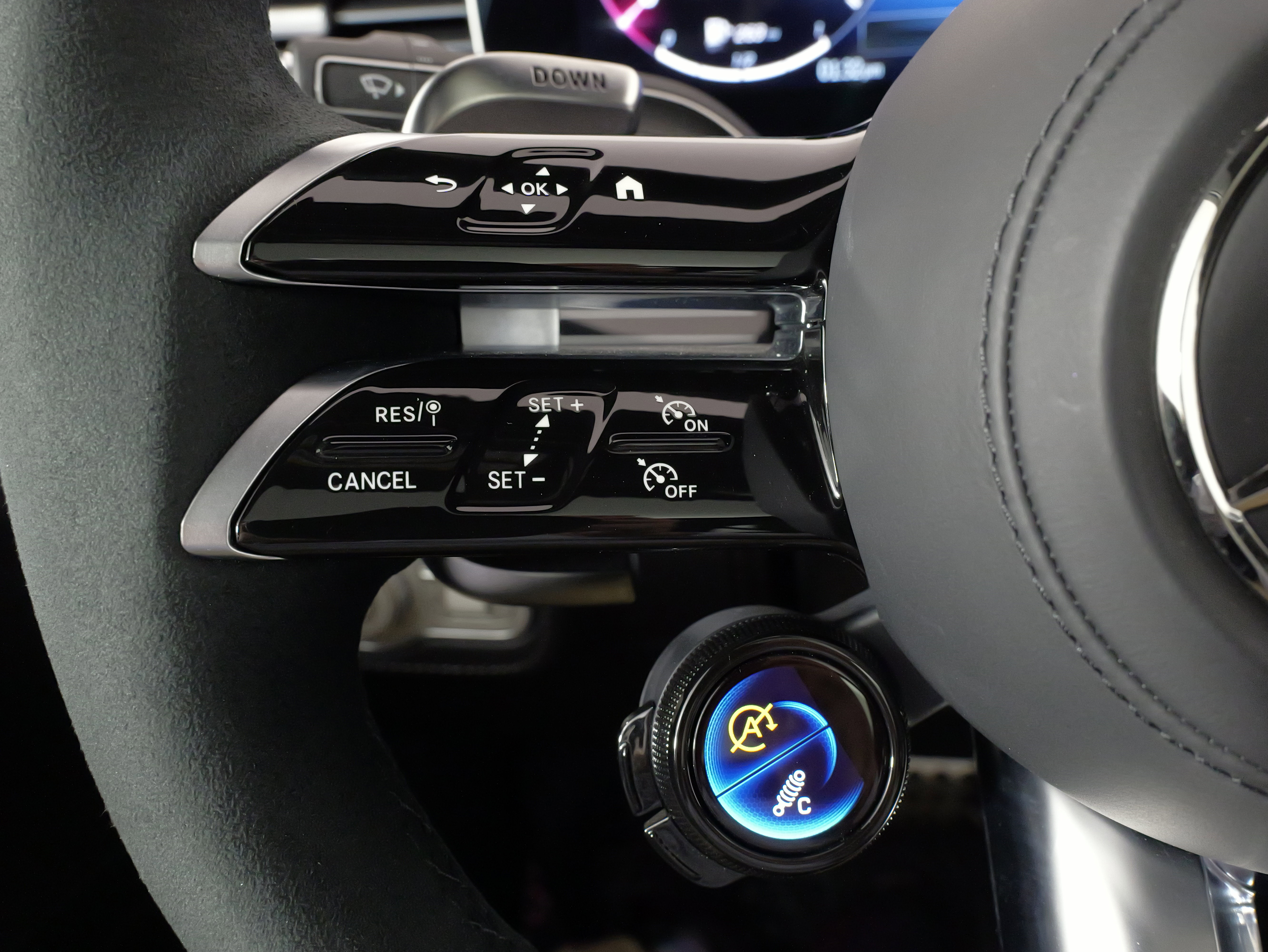 Used 2025 Mercedes-Benz GLE 53 AMG 4MATIC w/ Acoustic Comfort Package image 40
