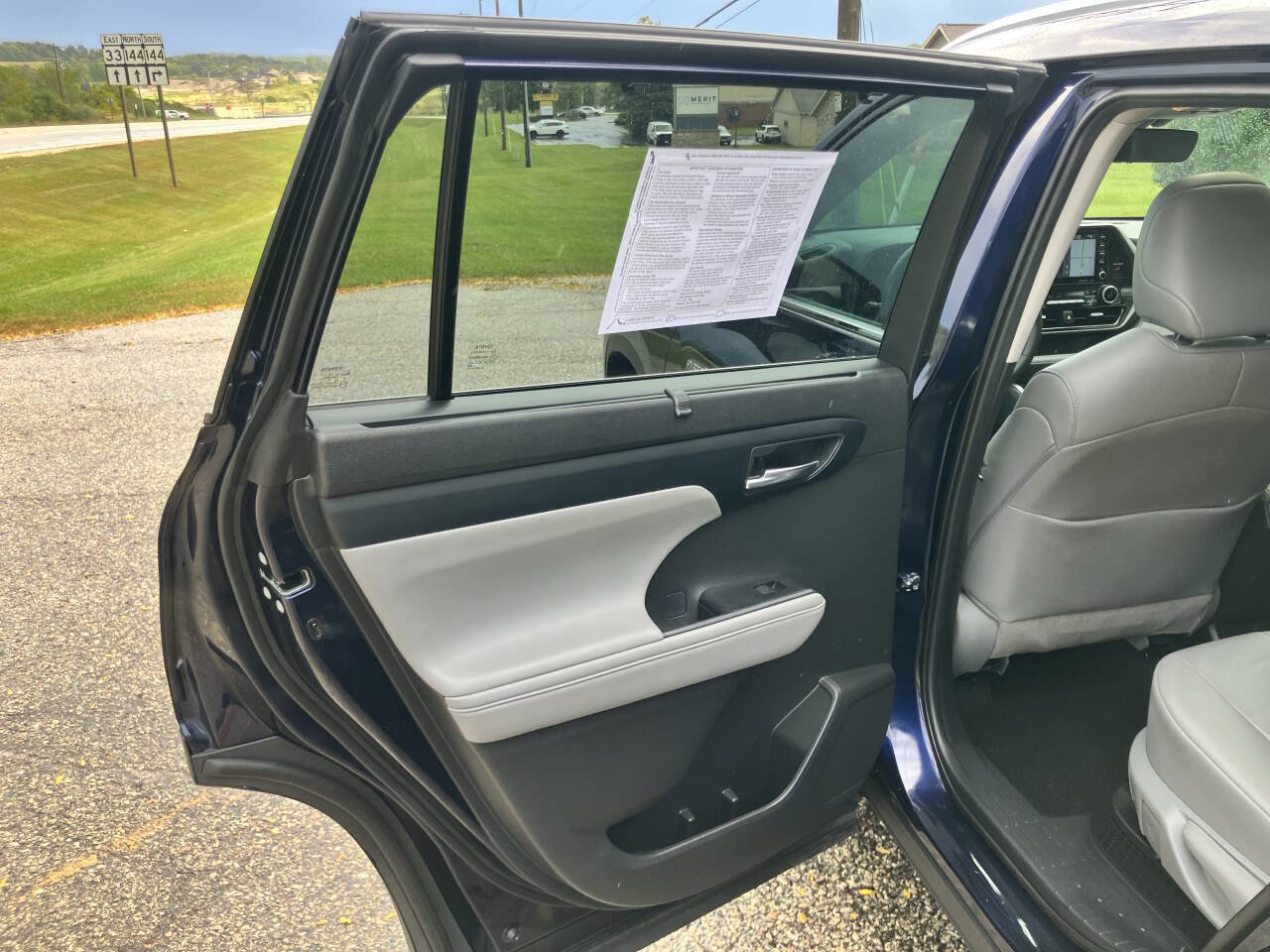 Used 2021 Toyota Highlander XLE image 21