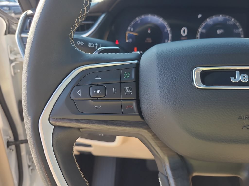 Used 2024 Jeep Grand Cherokee Limited RWD image 29