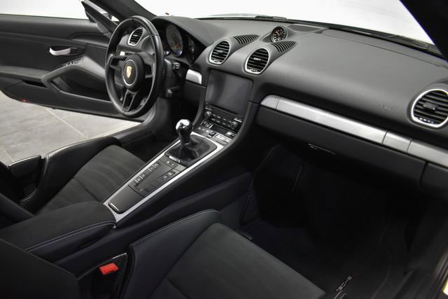 Used 2022 Porsche 718 Cayman GT4 RWD image 15