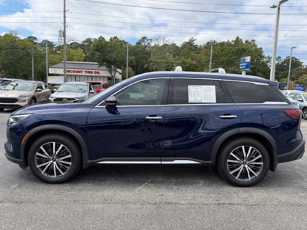 Used 2023 INFINITI QX60 Sensory w/ Vision Package AWD/4WD image 2