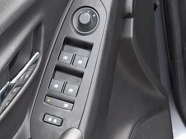 Used 2019 Chevrolet Trax LT w/ LT Convenience Package AWD/4WD image 17
