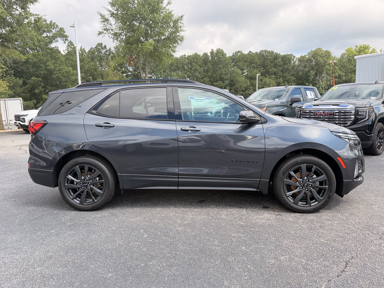 Used 2023 Chevrolet Equinox RS FWD image 13