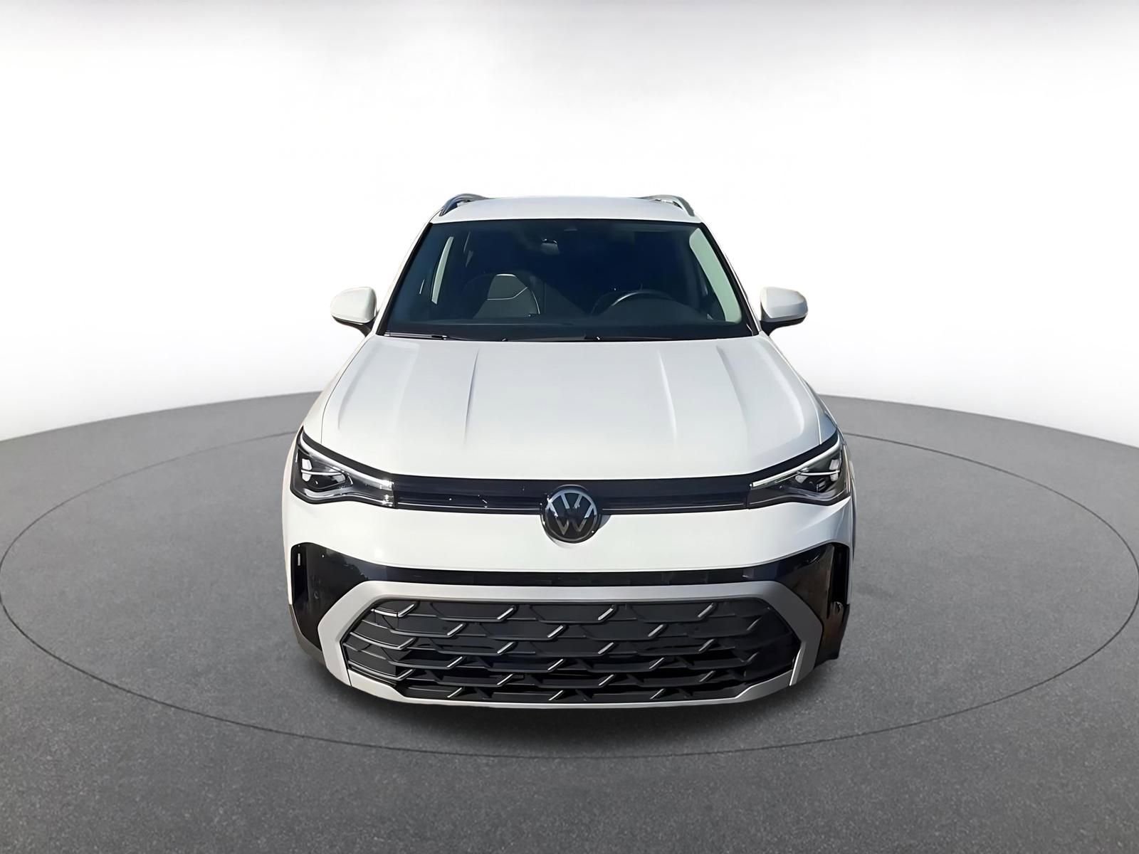 Used 2025 Volkswagen Taos SE image 4