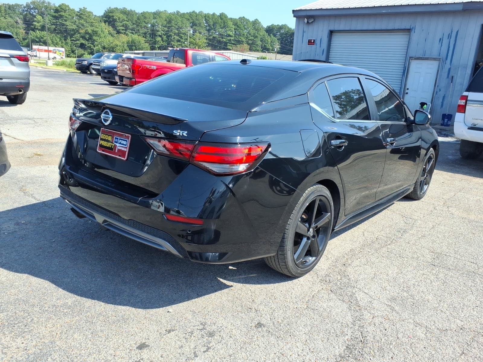 Used 2022 Nissan Sentra SR w/ Electronics Package FWD image 4