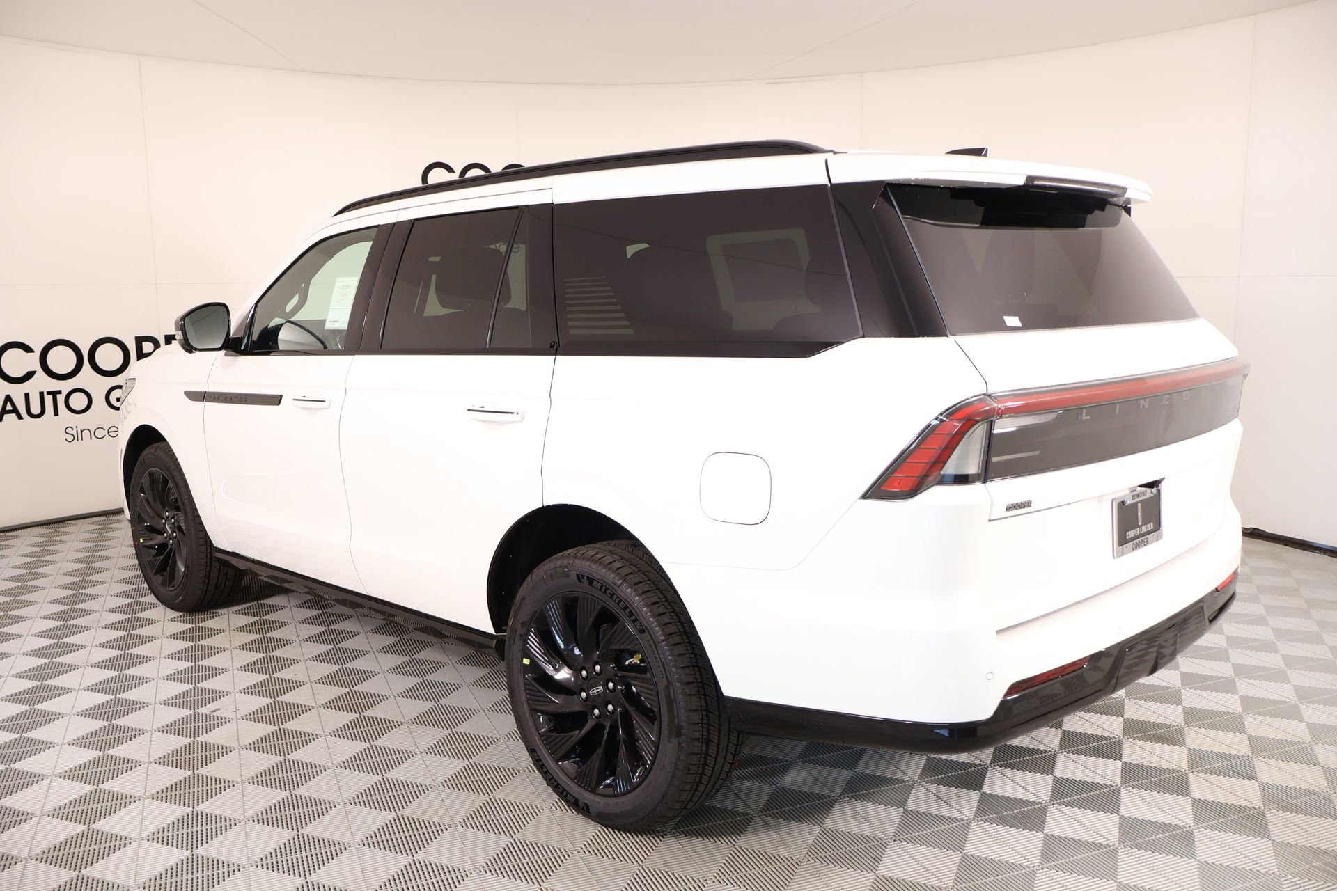 New 2026 Lincoln Navigator Reserve w/ Jet Appearance Package image 24