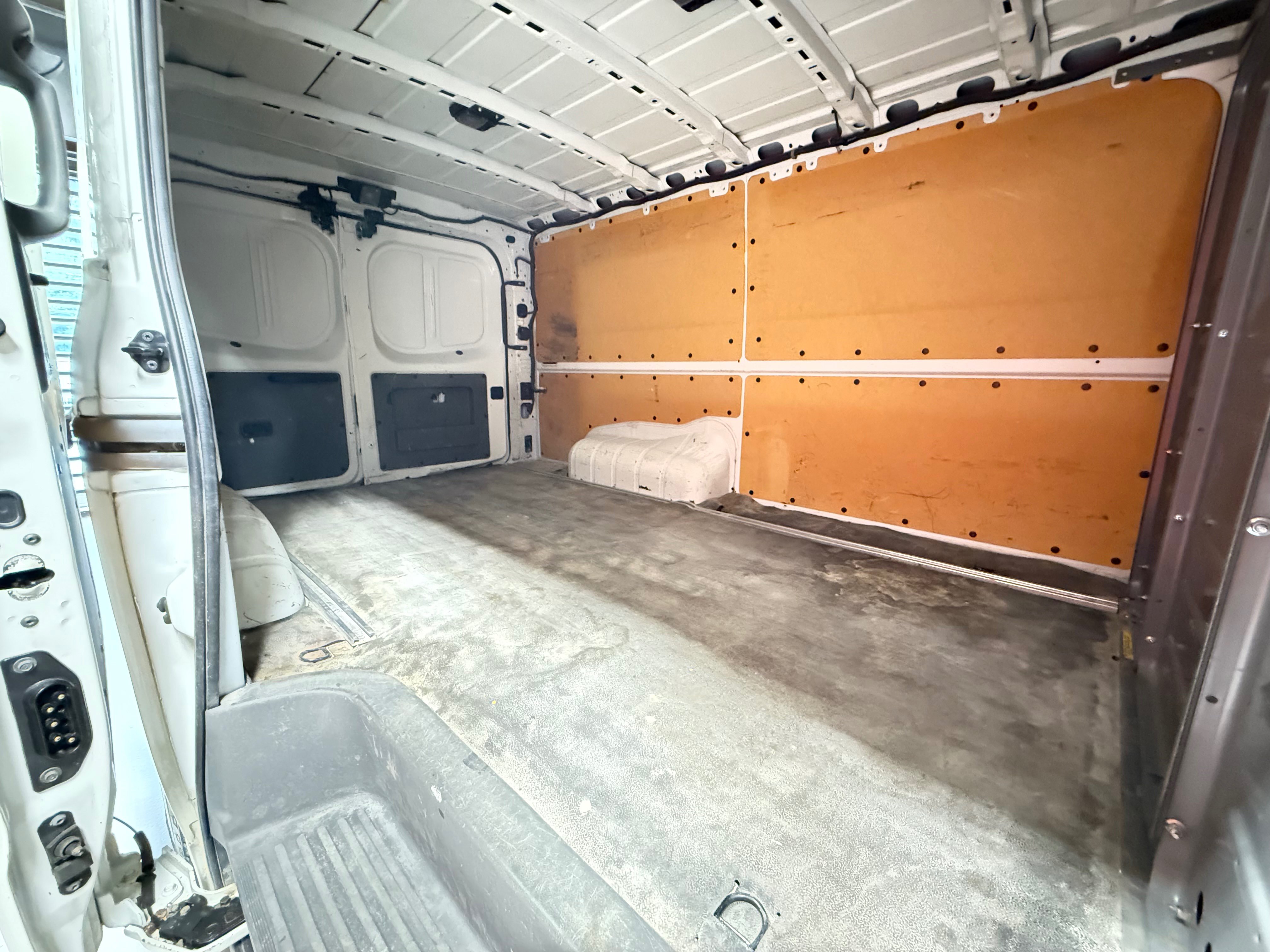 Used 2016 Nissan NV 2500 SV RWD image 31