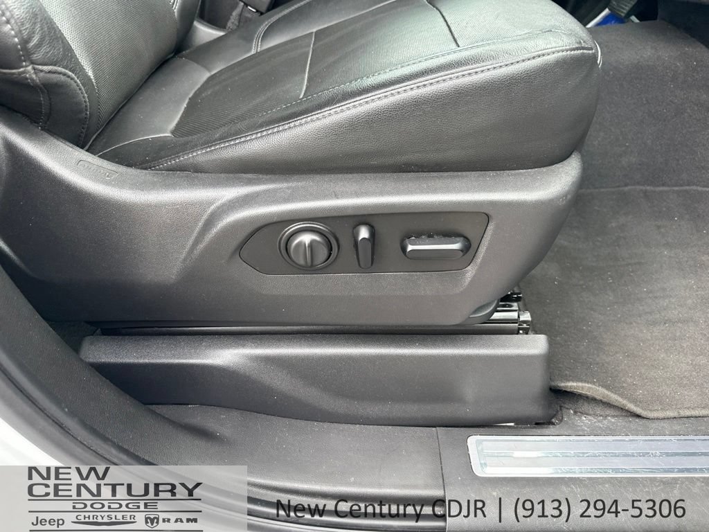 Used 2020 GMC Sierra 1500 SLT w/ Driver Alert Package II AWD/4WD image 24