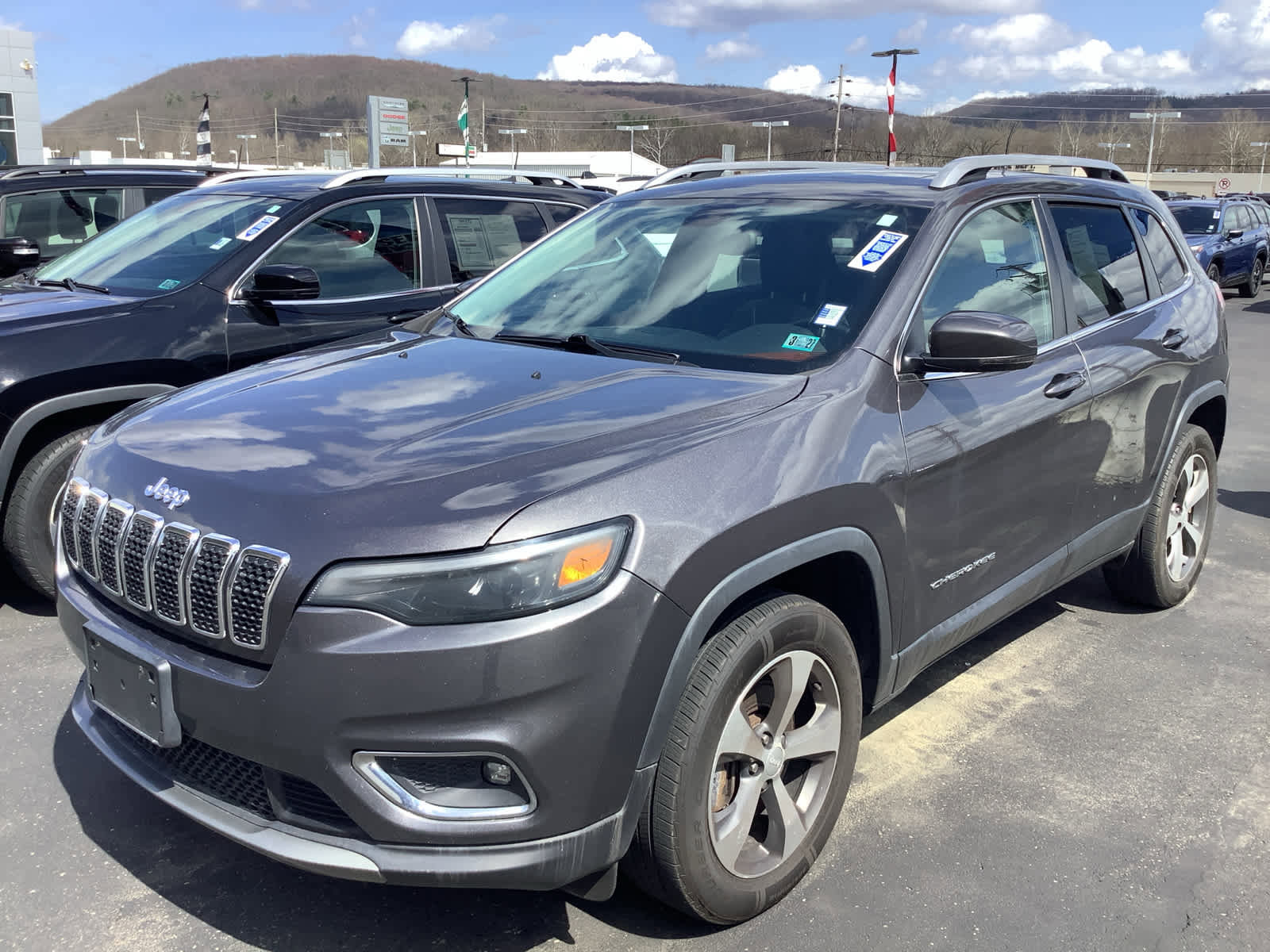Used 2019 Jeep Cherokee Limited image 4