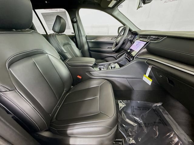 New 2025 Jeep Grand Cherokee Limited w/ Black Appearance Package image 29